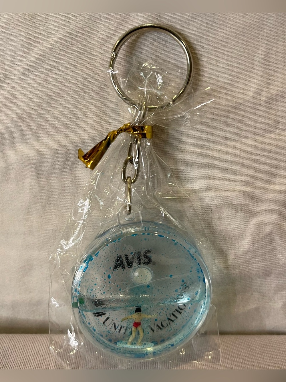 Keychain Avis United Airlines 3D Surfer Liquid acrylic promotional Vintage moves